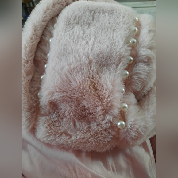L A  coalition Faux-fur jacket size youth medium decorated with white pearls - Picture 7 of 7